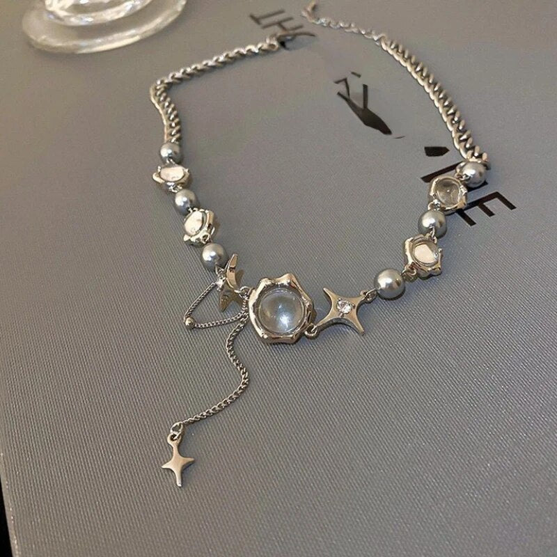 Damen Halskette mit funkelndem Stern-Kristall-Anhänger aus Silber, elegant.