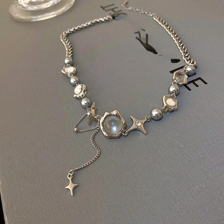 Damen Halskette mit funkelndem Stern-Kristall-Anhänger aus Silber, elegant.