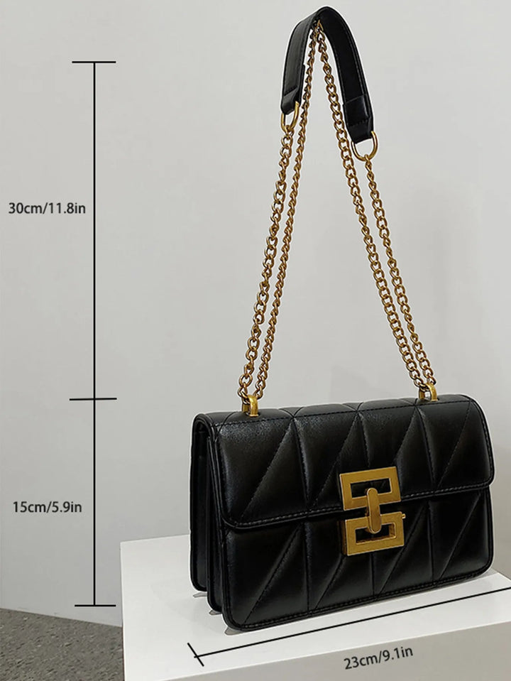 Luxuriöse schwarze Damen Handtasche mit auffälliger Diamantprägung, eine elegante Umhängetasche mit Kette.