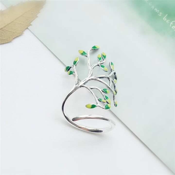 Verstellbarer Damen-Silberring mit detailreichen grünen Blättern, naturinspiriert, eleganter Fingerschmuck.