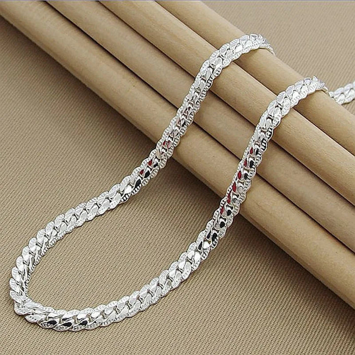 Elegante Damen Halskette aus 925 Sterling Silber. Zeitloses Design, perfekt als Alltagsschmuck oder Geschenkidee.