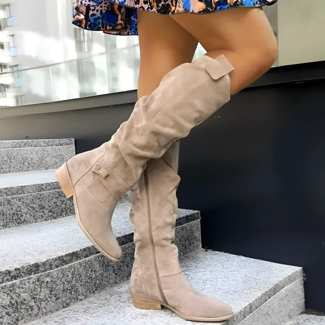Modische Damen Stiefel für den Winter, elegant und vielseitig für Büro und Stadtbummel.