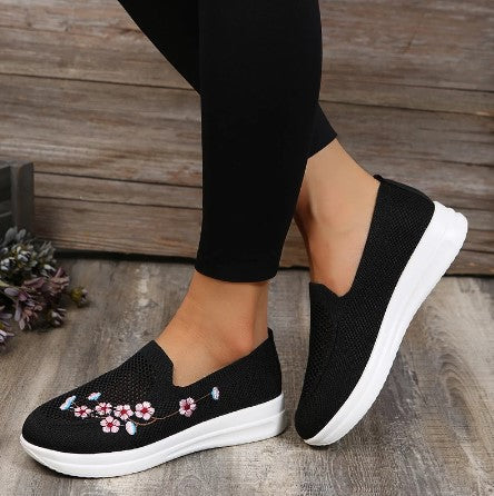Orthopädische Damen Slip-on Schuhe mit Dämpfung. Unterstützen Fußgesundheit und bieten maximalen Komfort für Frauen.