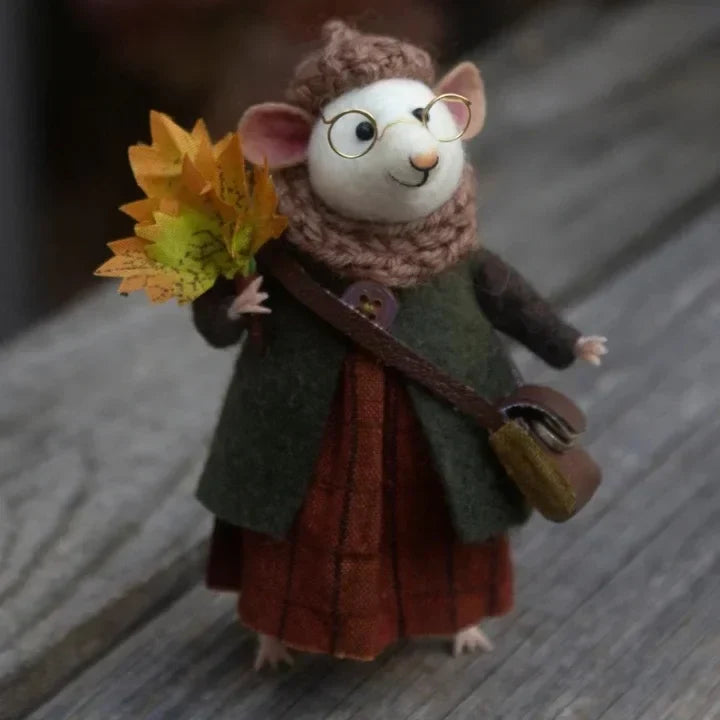 Exquisite Nadelfilzmaus, von Hand gefertigt, als kleines Kunsthandwerk-Geschenk für Tierliebhaber.