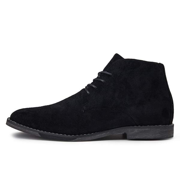 Robuste Sohle an Herren Halbschuhen, langlebige Schnürschuhe, perfekt für Business und Freizeit. Hoher Komfort.