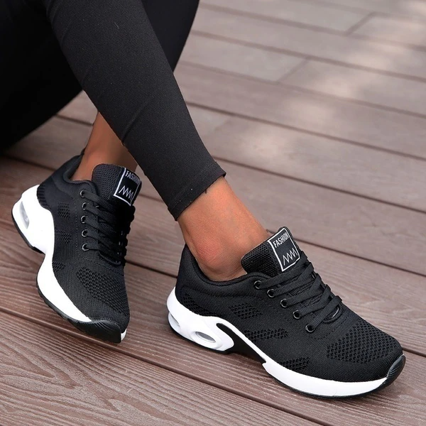 Leichte Damen orthopädische Sportschuhe aus atmungsaktivem Material. Ideal für Komfort und Schmerzlinderung.