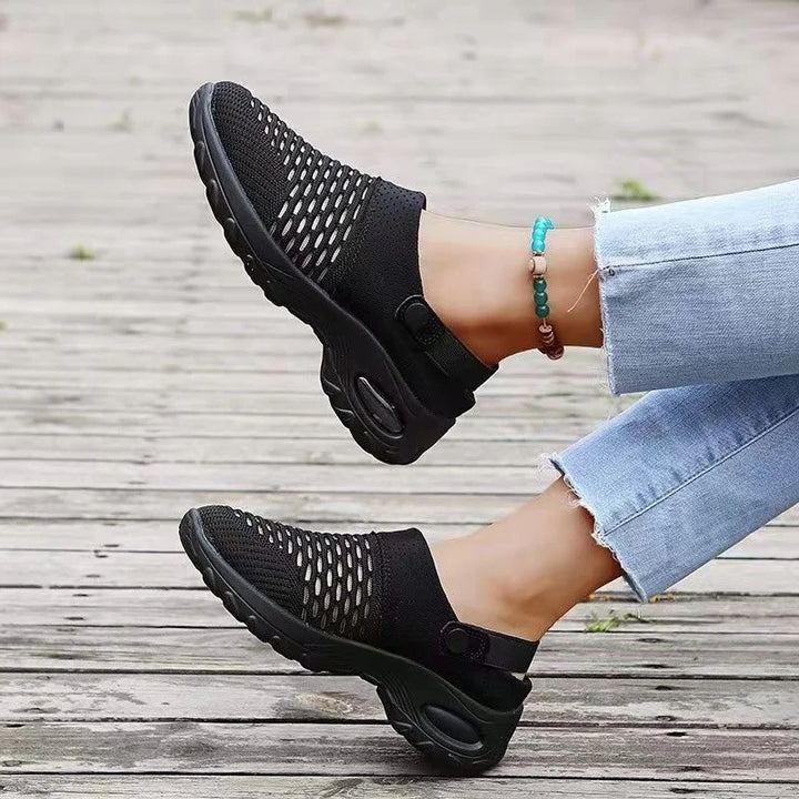 Rutschfeste Damen Clogs mit stoßdämpfendem Luftpolster, ideal als Arbeitsschuhe und Freizeitschuhe.