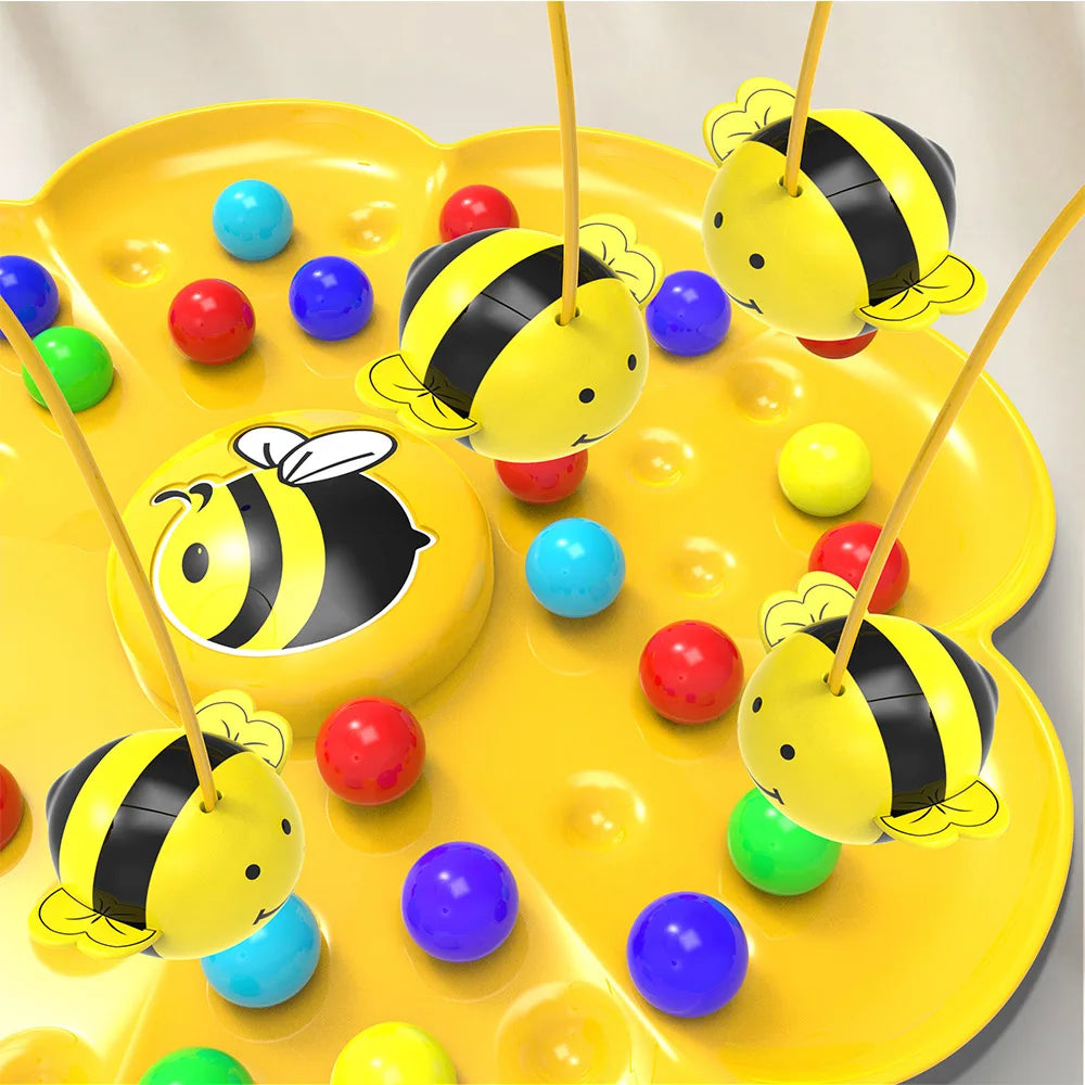 Lustiges Familienspiel Bienenchaos: Kinder und Erwachsene spielen gemeinsam. Fördert Geschicklichkeit, Koordination & Konzentration.
