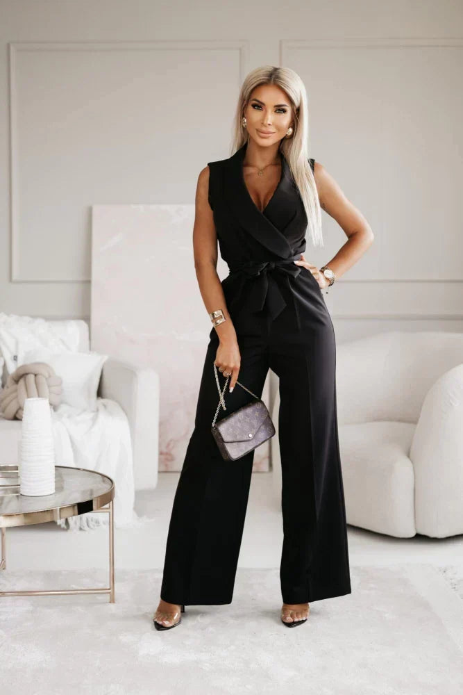 Stilvoller Damen Jumpsuit mit weitem Bein. Vielseitiger Overall für elegante Auftritte das ganze Jahr über.