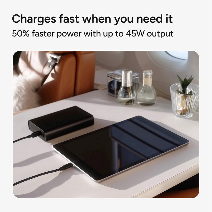 Elegante schwarze 5000 mAh Powerbank mit 20W USB-C, schlank & kompakt für extra Energie mobil dabei.
