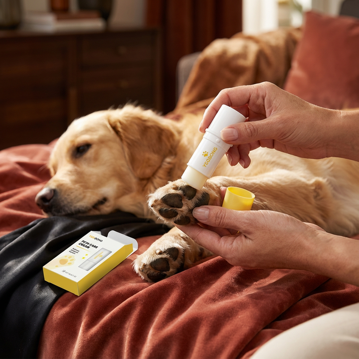 Pfotenschutz Salbenstift für Hunde & Katzen. Natürliche Pflege für trockene Pfoten & Nase bei Wind & Wetter.