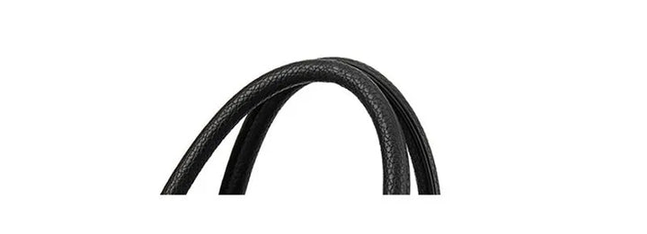 Damen Handtasche mit verstellbarem Riemen, auch als Umhängetasche tragbar. Flexibles Fashion-Accessoire.