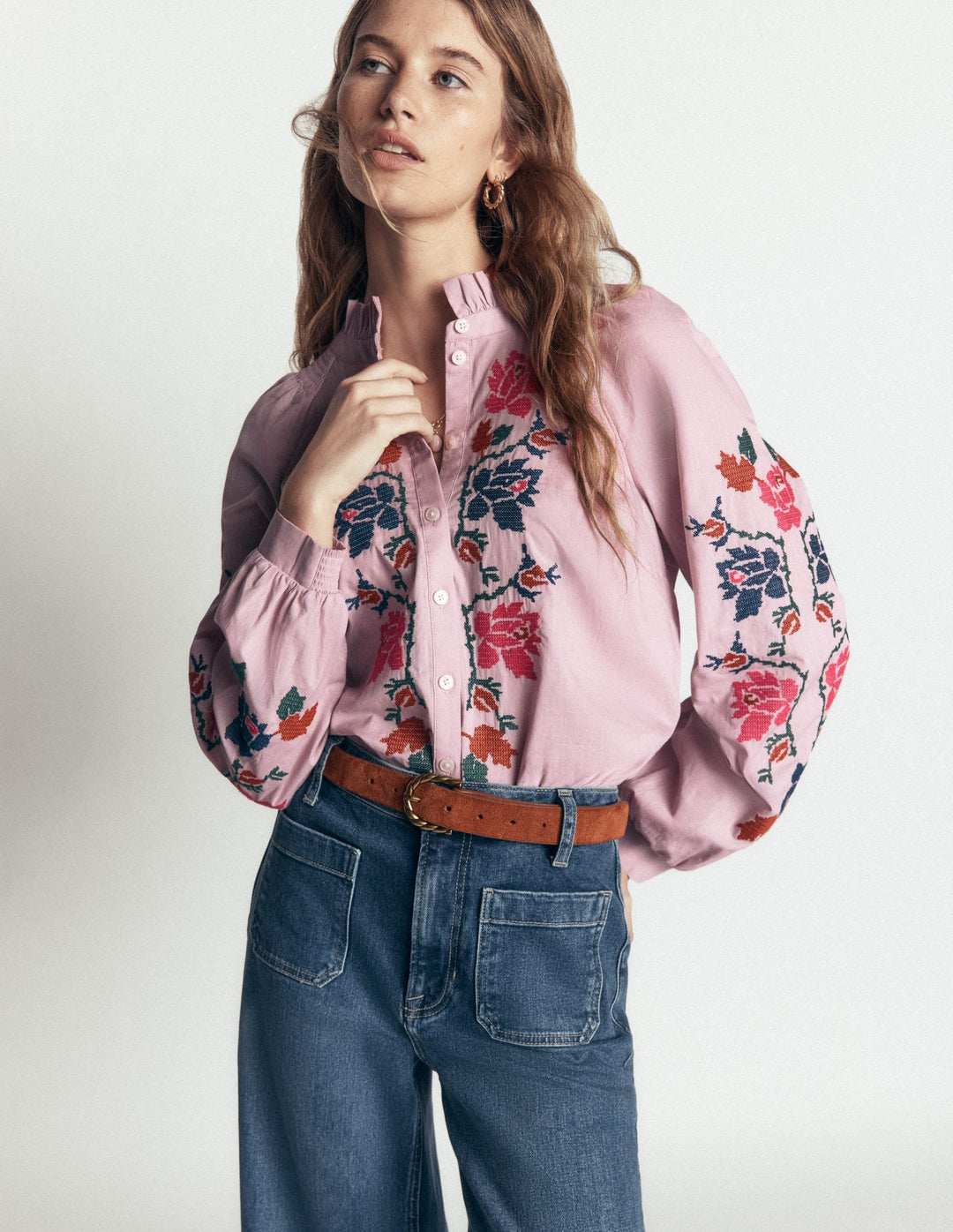 Damen Rüschen Top, elegant mit Blousonärmeln und wunderschöner Blumenstickerei; ideal für Sommer, Freizeit & festliche Events.