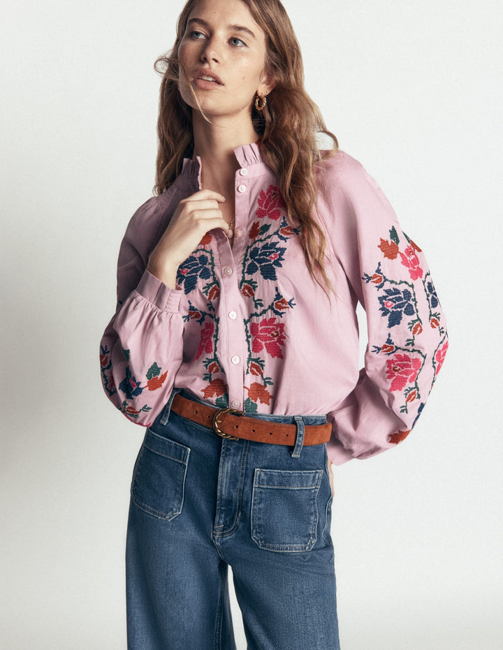 Damen Rüschen Top, elegant mit Blousonärmeln und wunderschöner Blumenstickerei; ideal für Sommer, Freizeit & festliche Events.