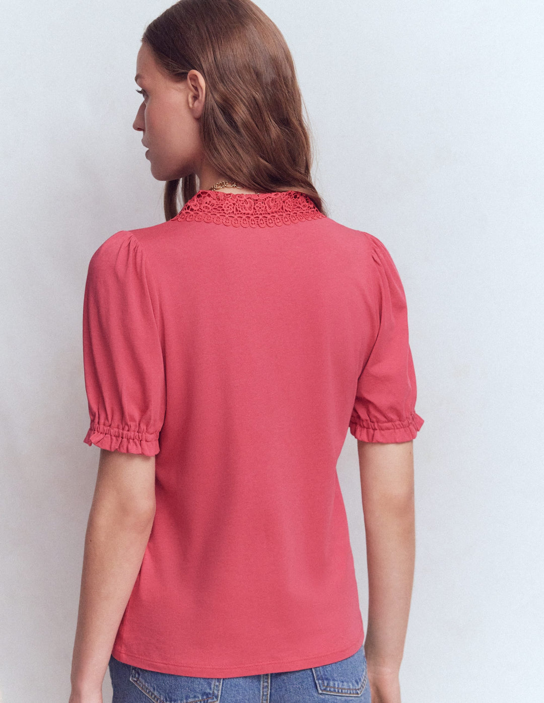Elegante, leichte Damen Sommerbluse mit Broderie-Details und Puffärmeln, perfekt für Freizeit oder festlich.