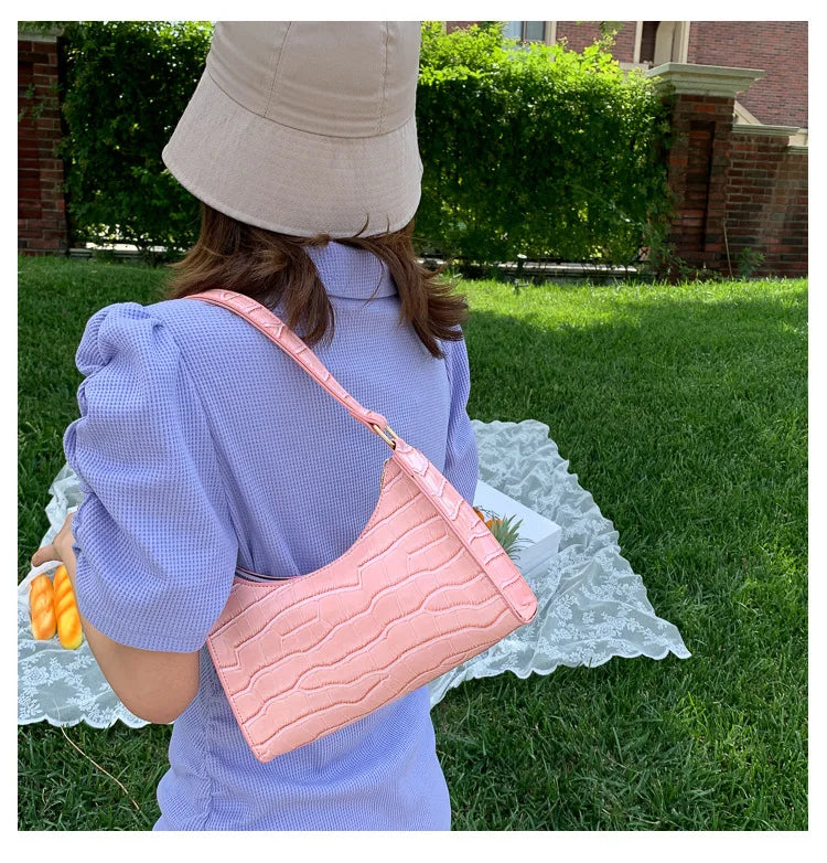 Vielseitige Retro Handtasche für Damen in neutralem Greige, ein elegantes Accessoire für jeden Tag.