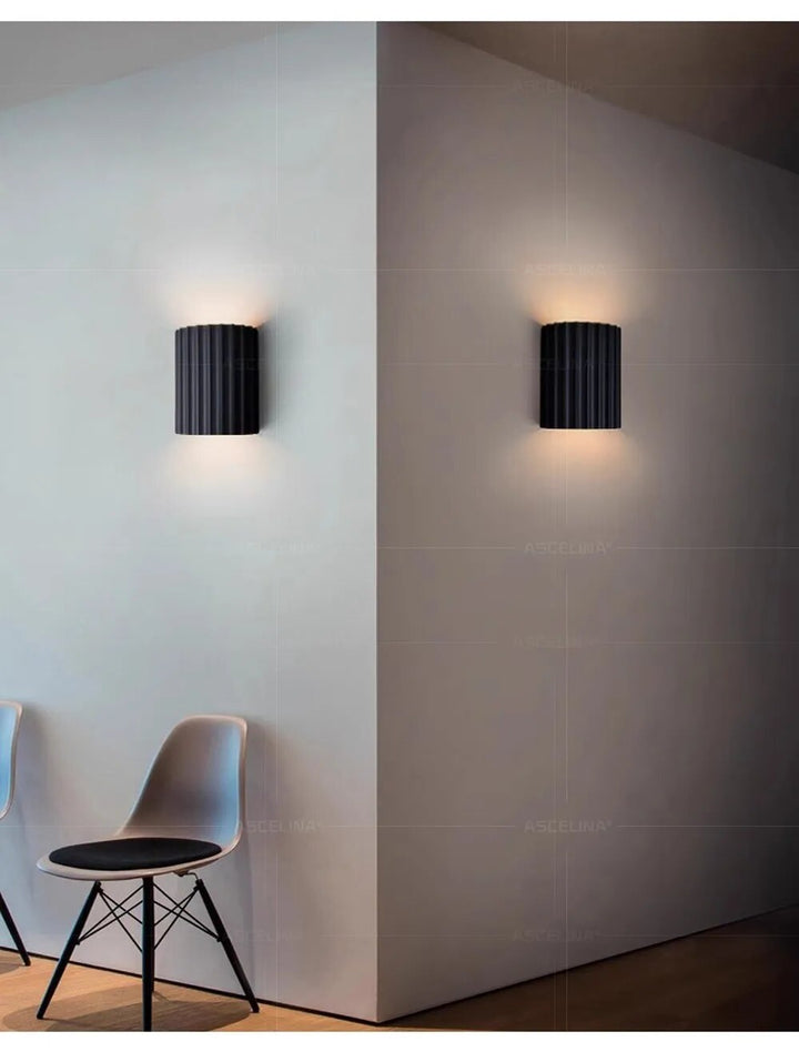 Hochwertige Kunstharz LED Wandlampe, vielseitig für stilvolle moderne Innenbeleuchtung.