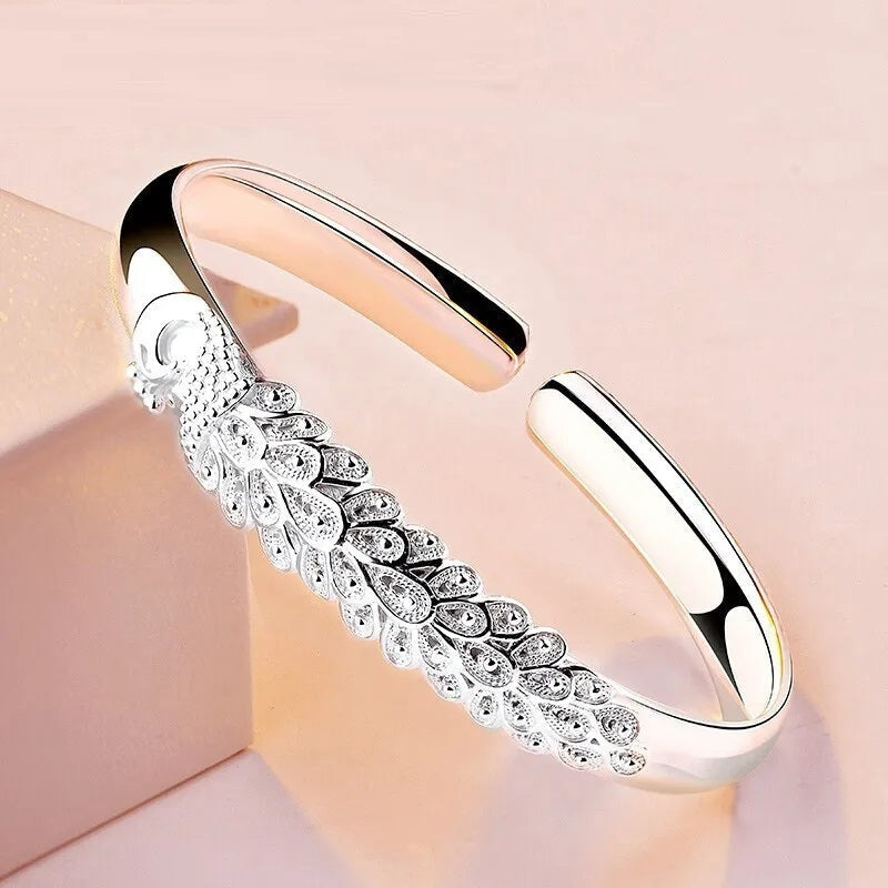 Hochwertiges Pfauenarmband aus massivem 925er Silber, ein stilvolles Manschettenarmband für Frauen.