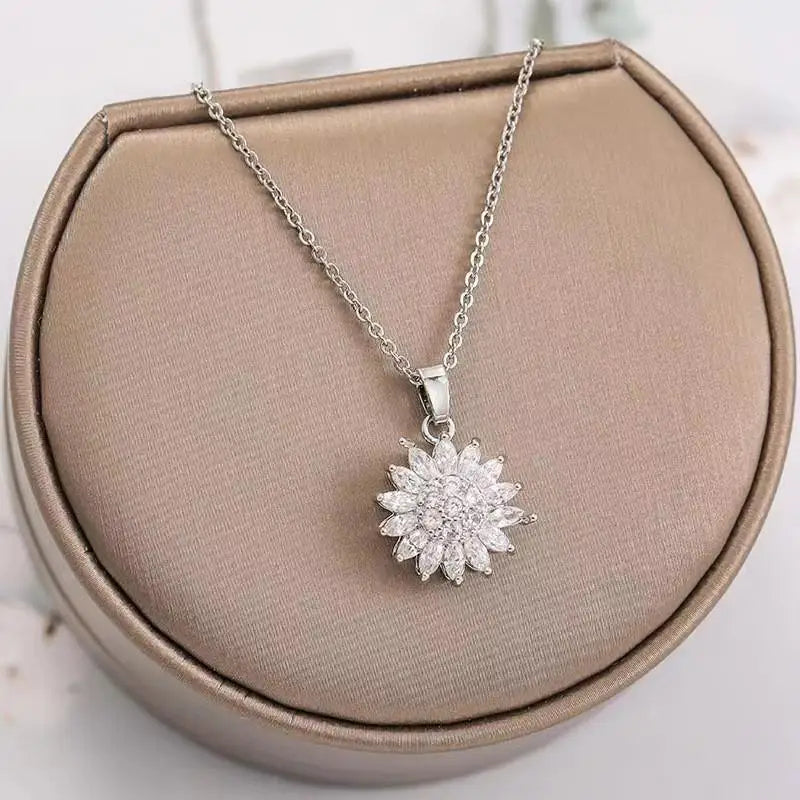 Doppellagige Damen Sonnenblumen Halskette, drehbar und detailreich, ein stilvolles Schmuckstück.