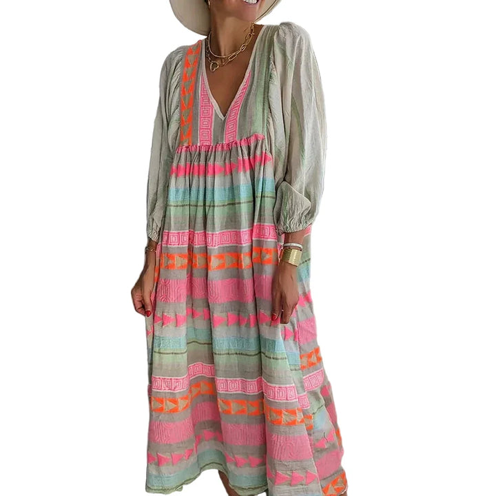 Buntes Damen Sommerkleid, fließend und feminin, perfekt für warme Tage. Leichtes Freizeitkleid mit elegantem Schnitt.