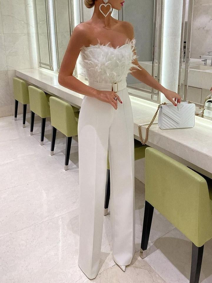 Schwarzer eleganter Damen Jumpsuit mit stilvollem Rohrentop für festliche Anlässe und Abendmode.