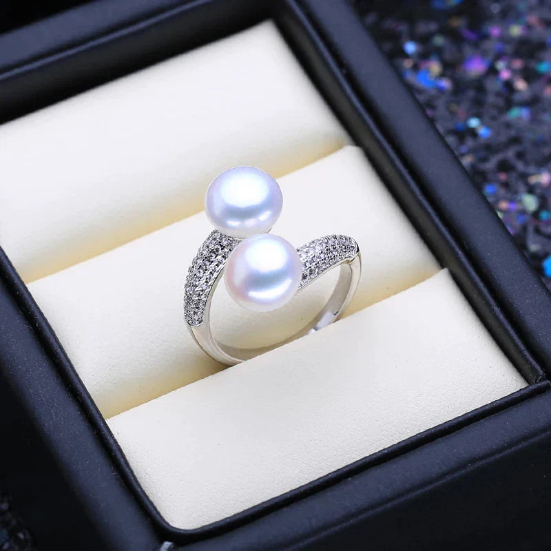 Verstellbarer Damen-Ring aus 925er Silber mit glänzender Süßwasserperle, ideal als Geschenkidee.