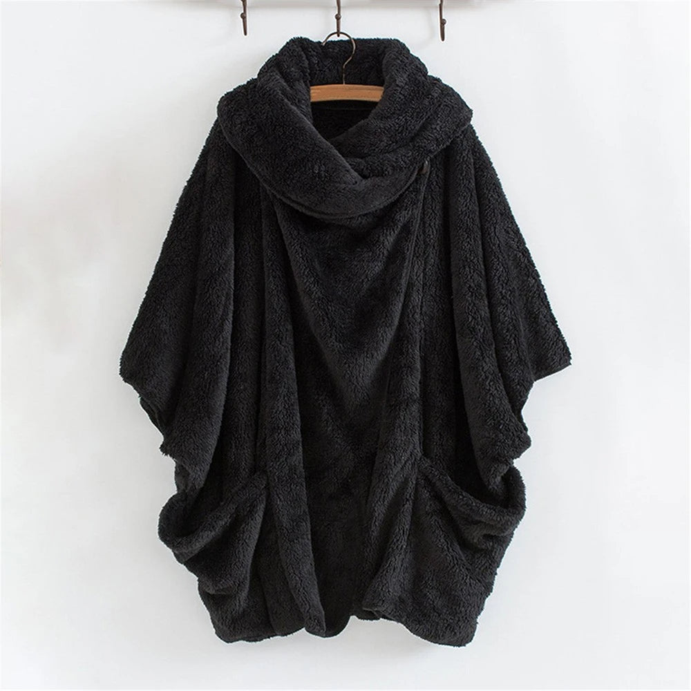 Warme Übergröße Damen Windjacke mit Kapuze. Stylische Herbst- und Wintermode für jede Figur.