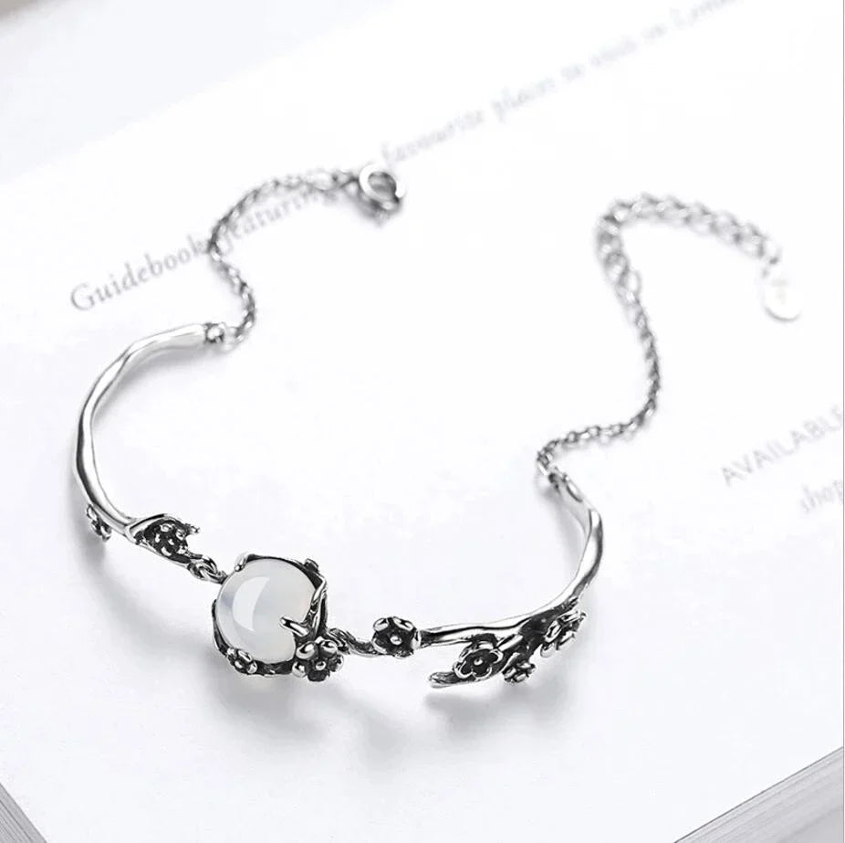 Hochwertiges Damenarmband mit schimmernden Mondsteinen und 925er Sterlingsilber, verstellbar.