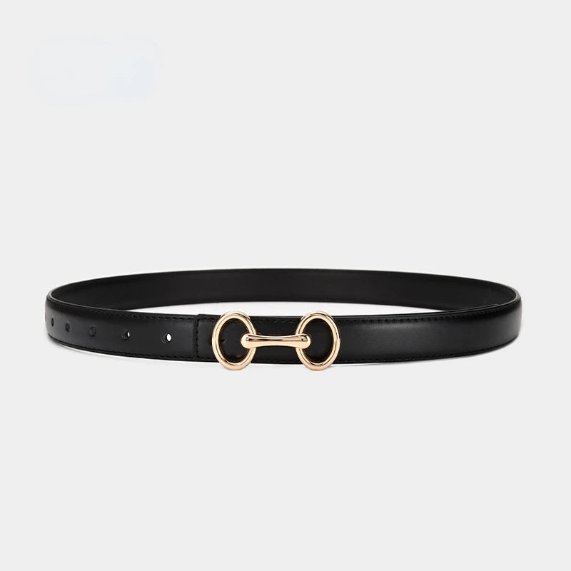 Roter Damen Gürtel mit keltischem Design, ein stylisches und auffälliges Modeaccessoire für das ganze Jahr.