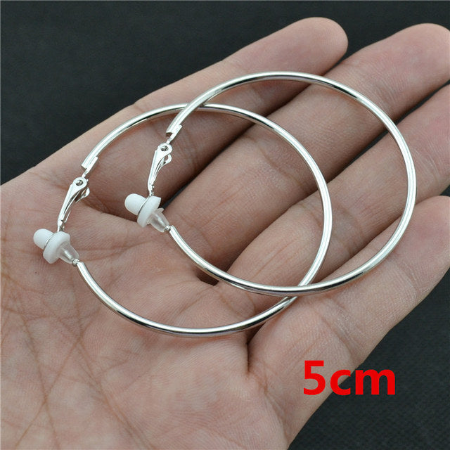 Damen Clipohrringe, goldfarben, runder Look; bequemer Schmuck, ideal ohne Piercing, modisch.
