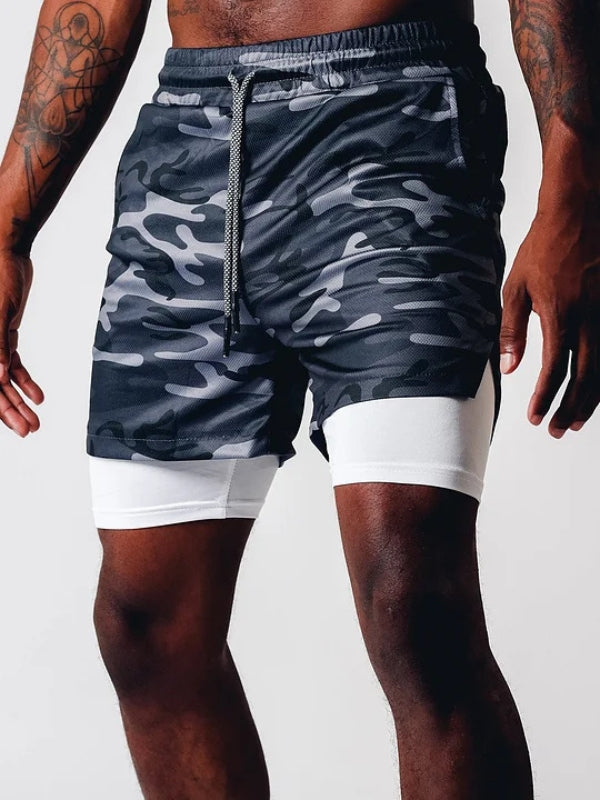 Funktionelle 2-in-1 Herren Shorts, optimiert für Performance & Bewegungsfreiheit.