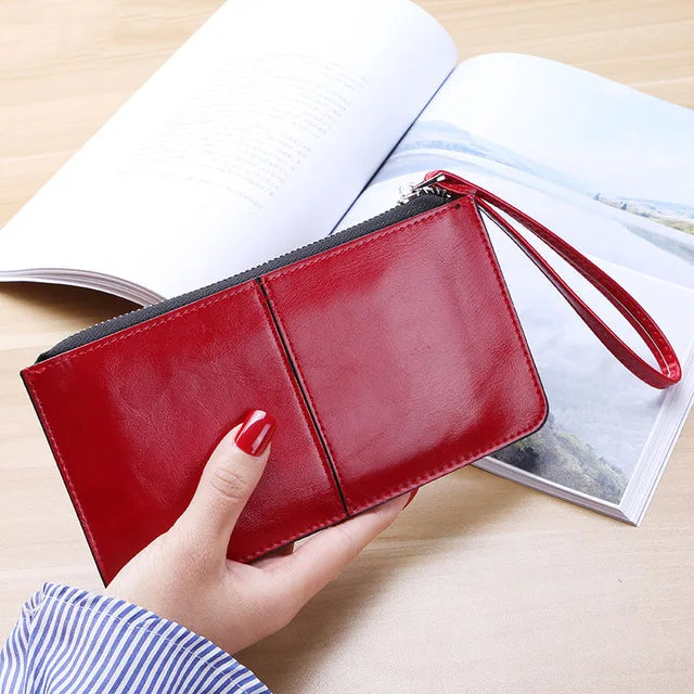 Stilvolle Damen-Clutch im Vintage-Look mit Reißverschluss, vielseitig als Kartenhalter nutzbar.