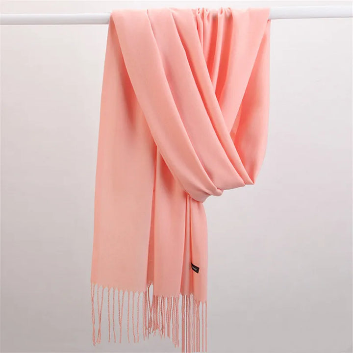 Moderner Damen-Winterschal aus Pashmina, vielseitig kombinierbar. Perfektes Winter-Accessoire.