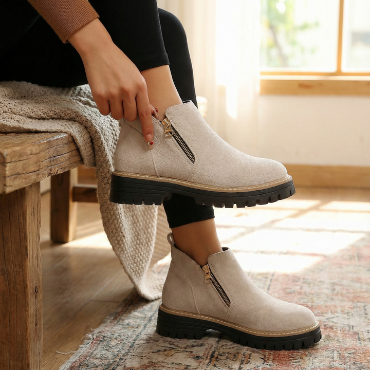 Elastischer Einsatz & breite Zehenbox: Bequeme Damen Chelsea-Stiefeletten mit Reißverschluss und 4cm Blockabsatz für Herbst & Winter.