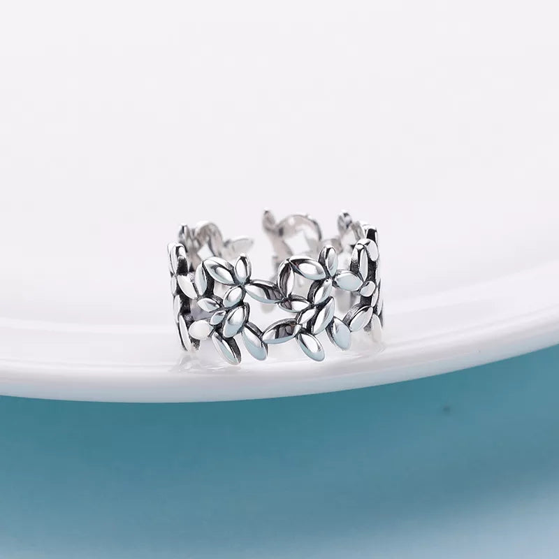 Eleganter Damen Silberring mit detailreichem Blumenmuster, verstellbar, stilvolles Accessoire für jede Frau.