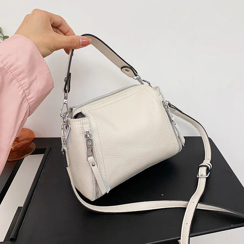 Stilvolle Damentasche, klassisches Design. Perfektes Accessoire für moderne Frauen.