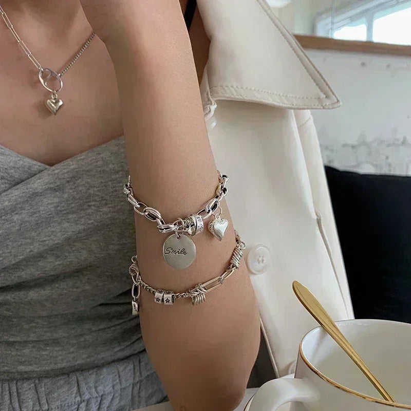 Damen Silber Manschettenarmband 'Punk Passion' aus Sterlingsilber mit rebellischem Punk-Stil und Herzdesign.
