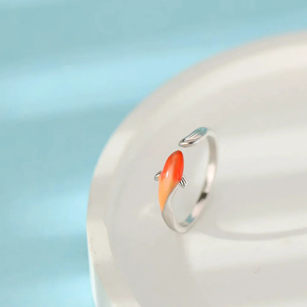 Unisex Glücksring Koi: Edler Silberring Roter Koi als Glücksbringer, Statement-Schmuck für Wohlstand & Erfolg.