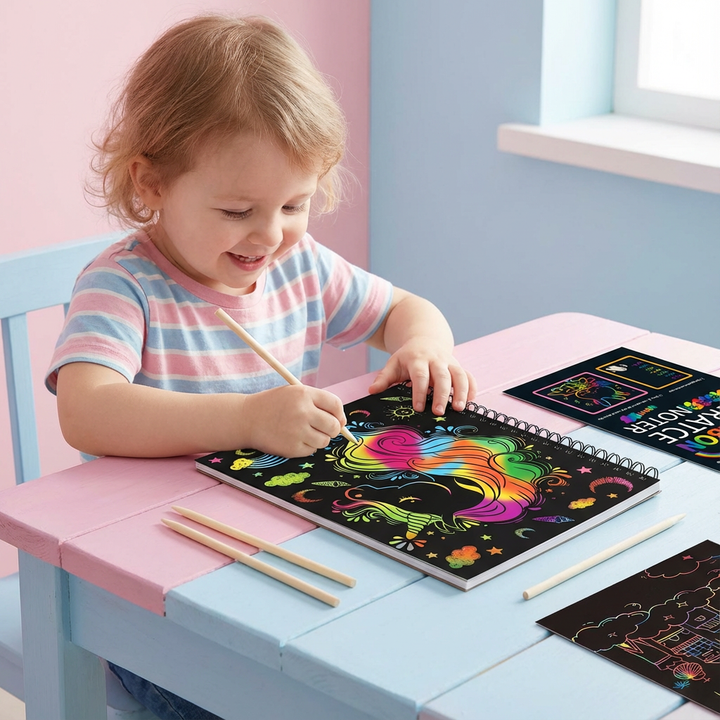 Magisches Regenbogen Kratzpapier Set für Kinder & Erwachsene, ideal zum Basteln & Malen mit bunten Effekten.