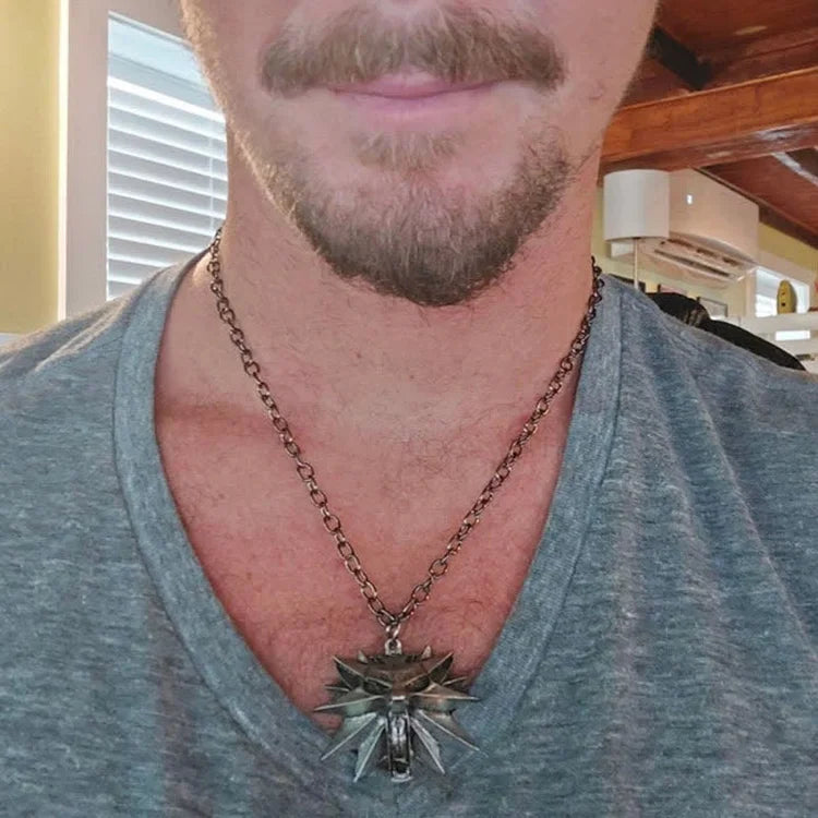 The Witcher Hexer Wolfsmedaillon Anhänger, Fantasy-Schmuck für Gamer und Sammler. Robustes Edelstahl.