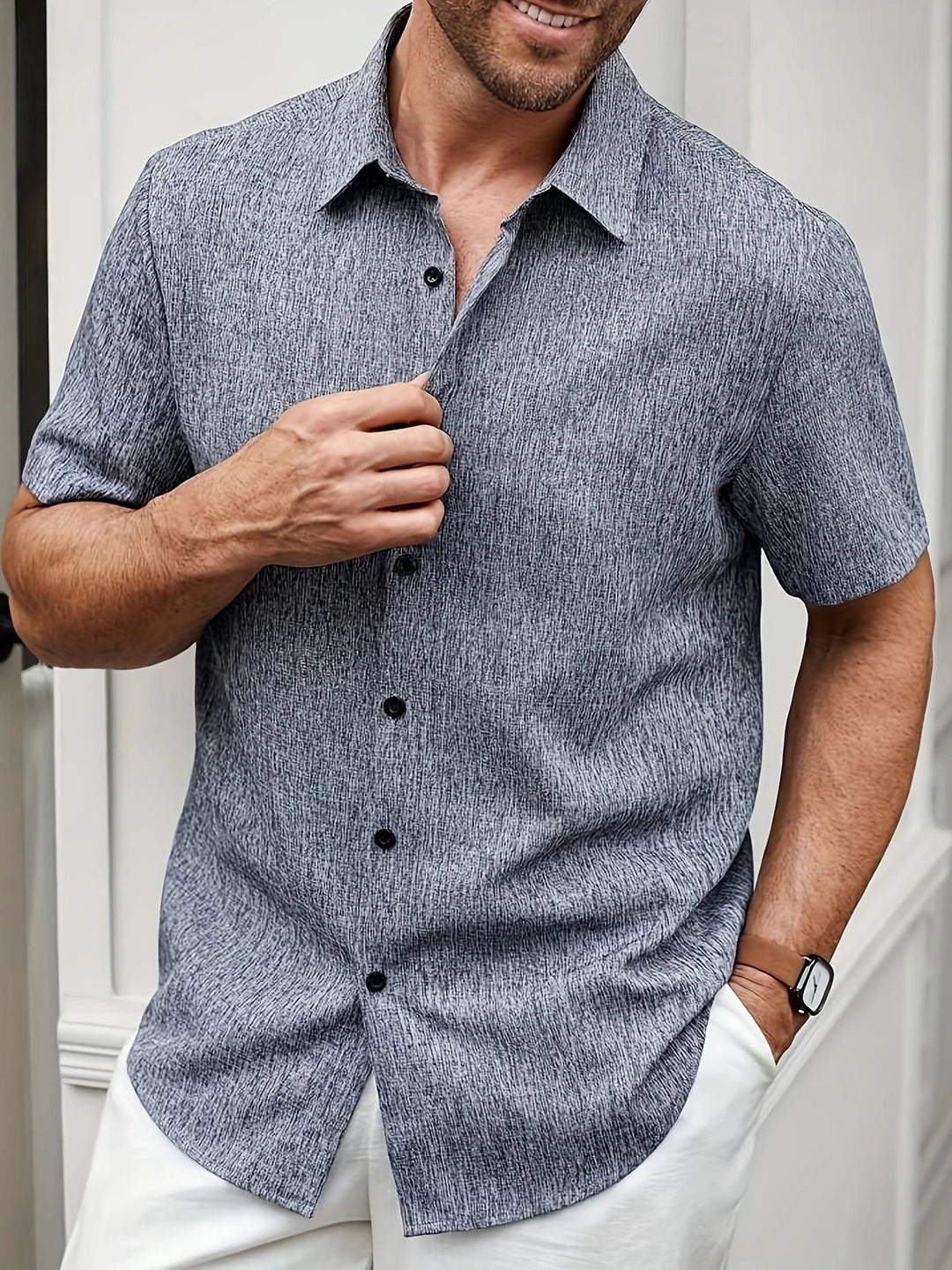 Elegantes Herren Kurzarmhemd, ideal für Strand und entspannte Sommermode.