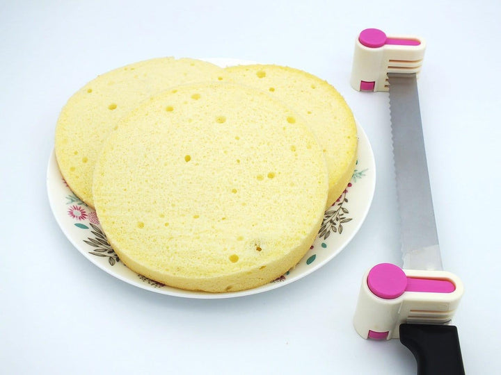 Praktisches 2er Set Kuchenschneider für akkurates Teilen von Tortenböden; unverzichtbares Backzubehör für Ebenmäßigkeit.