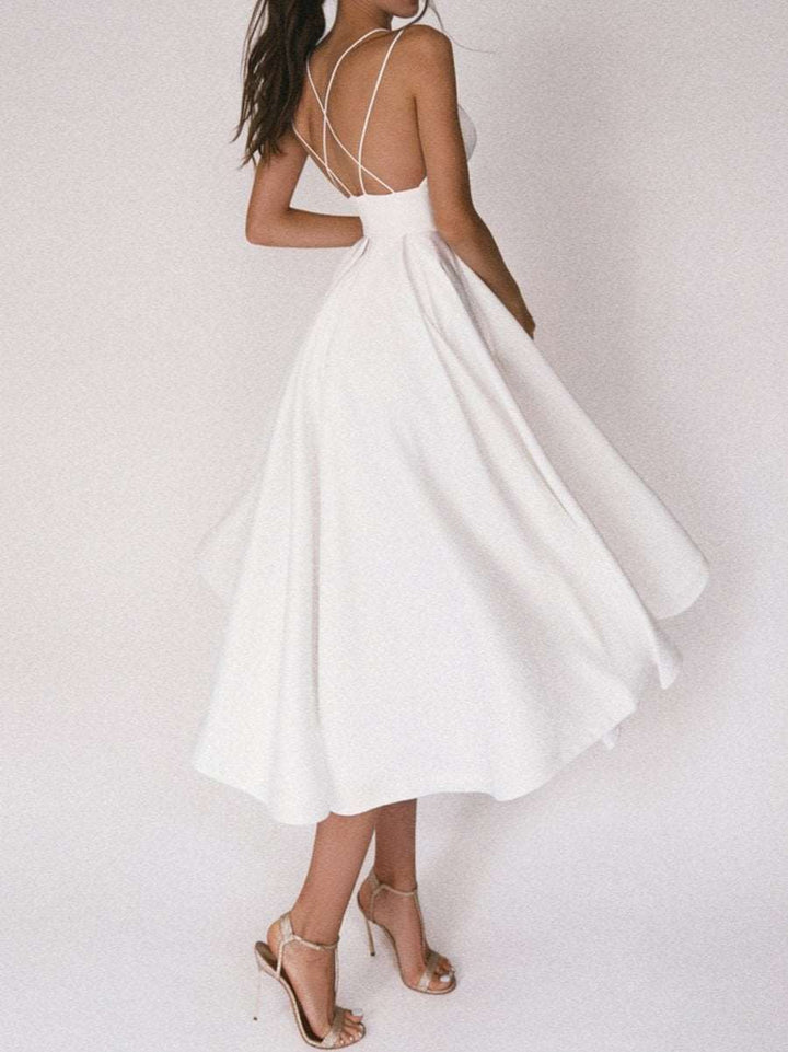 Elegantes A-Linien Maxikleid für Damen, mit V-Ausschnitt und dünnen Trägern für eine schmeichelnde Silhouette.