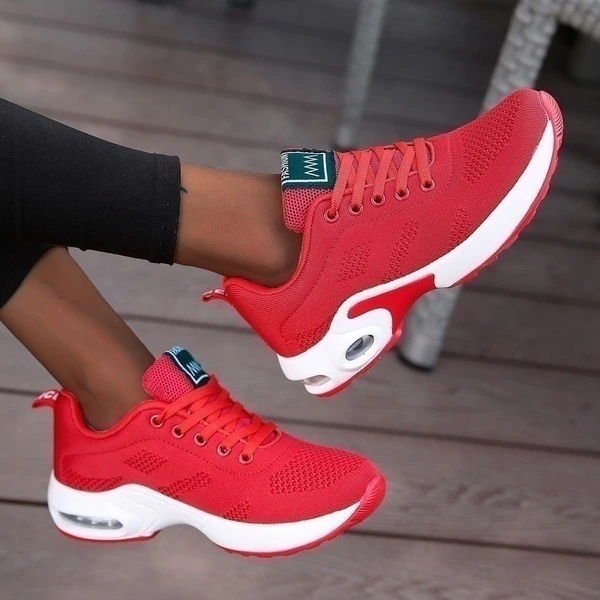 Dämpfende Damen orthopädische Sneaker mit spezieller Sohle. Bieten Halt und lindern Fußschmerzen effektiv.