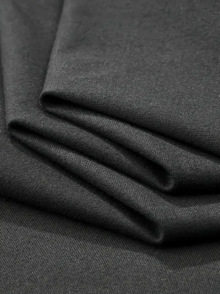 Modisches Herren Kurzarm T-Shirt, V-Ausschnitt, Slim Fit, für einen frischen Look.