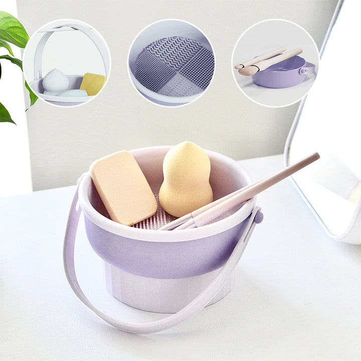 Platzsparende Reinigungsstation für Make-up-Pinsel. Organisiert Ihre Beauty-Tools optimal und effizient.