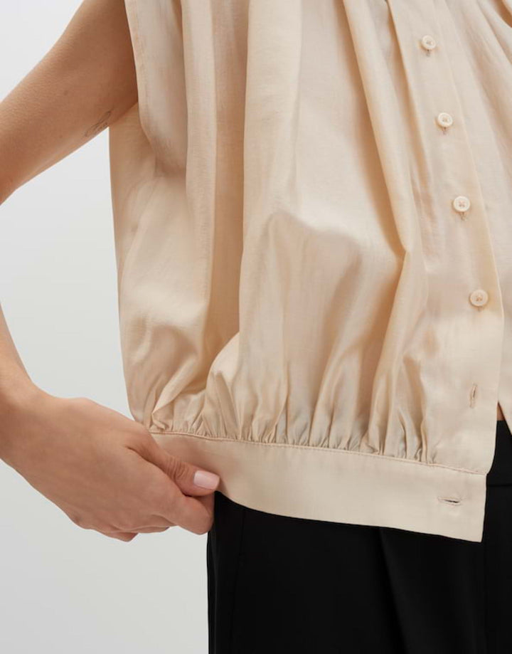 Damen Oberteil: elegante Kurzarmbluse mit Drapierung und bequemem Rundhalsausschnitt. Ideal für Modebewusste.