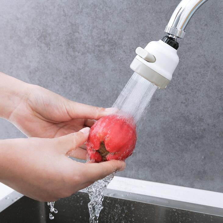 360° drehbarer Wasserhahn Aufsatz für einfache Küchenreinigung. Ideal für Spülbecken und Töpfe.
