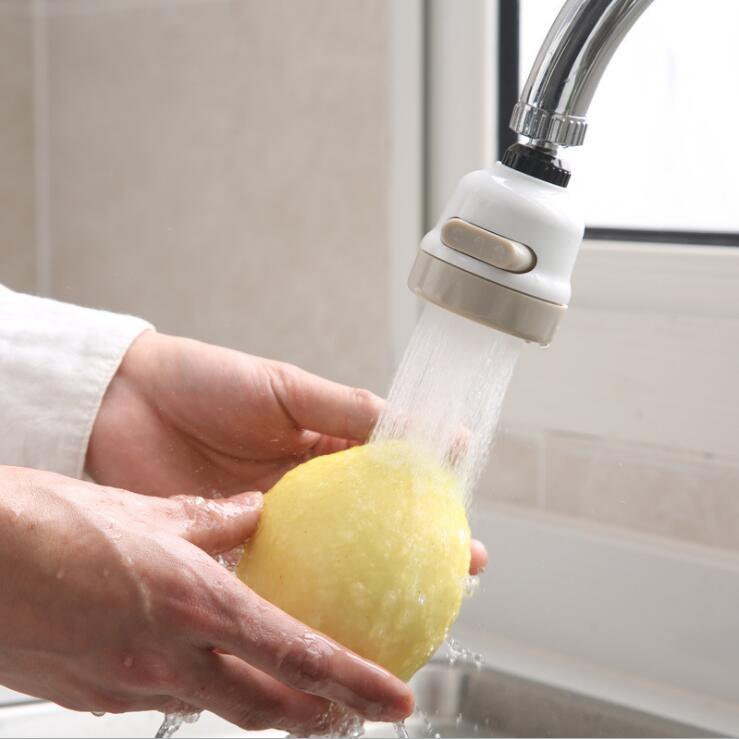 Effizienter 360° Wasserhahn Aufsatz als Wassersparer für die Küche. Verbessert die Reinigungsleistung.
