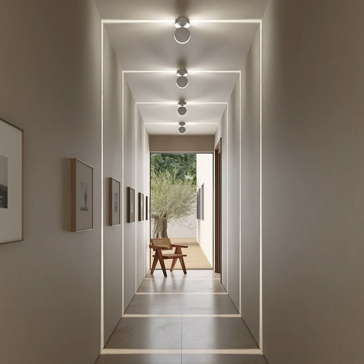 LED Projektor Lampe schafft magisches Ambiente im Wohnzimmer mit 360° Lichtprojektion, per Fernbedienung steuerbar.